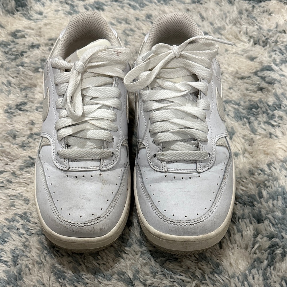 Nike White Low-Top Sneakers with Cream Swoosh - Picture 3 of 6